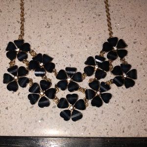 Black flower fashion necklace